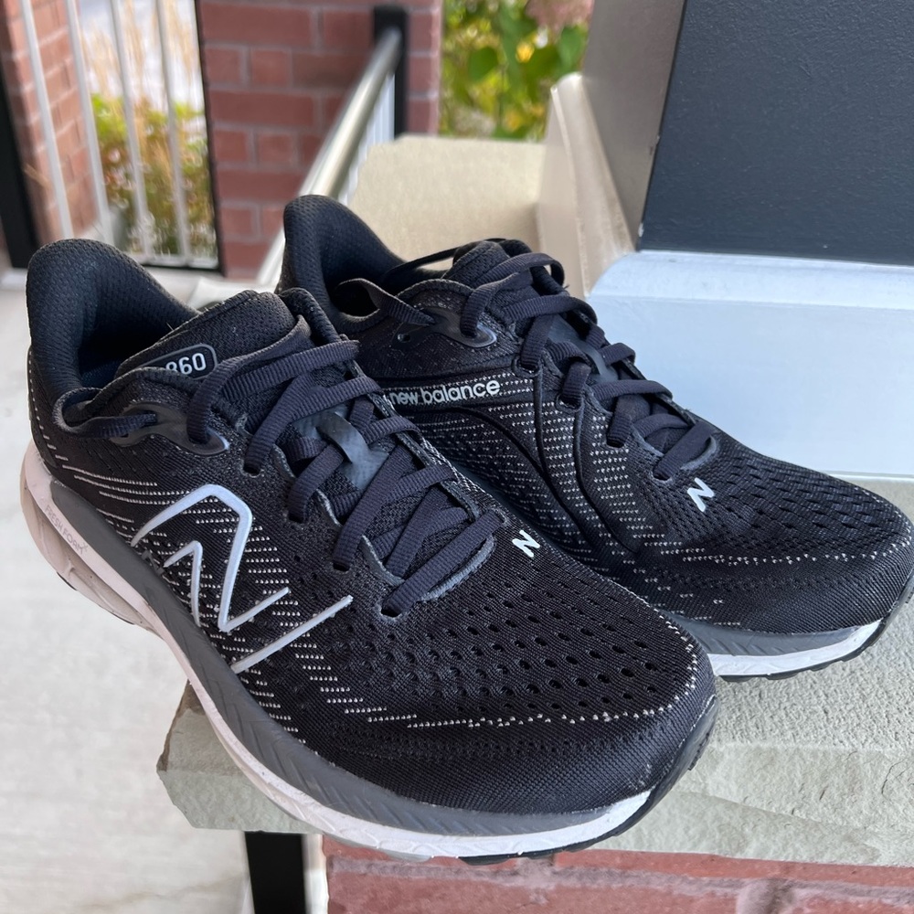 Woman’s New Balance 860